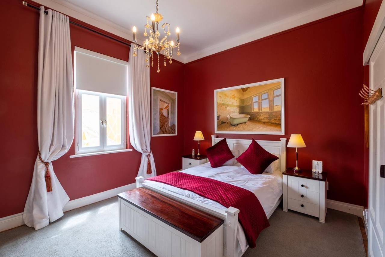 Alte Villa Boutique Hotel Lüderitz Buitenkant foto