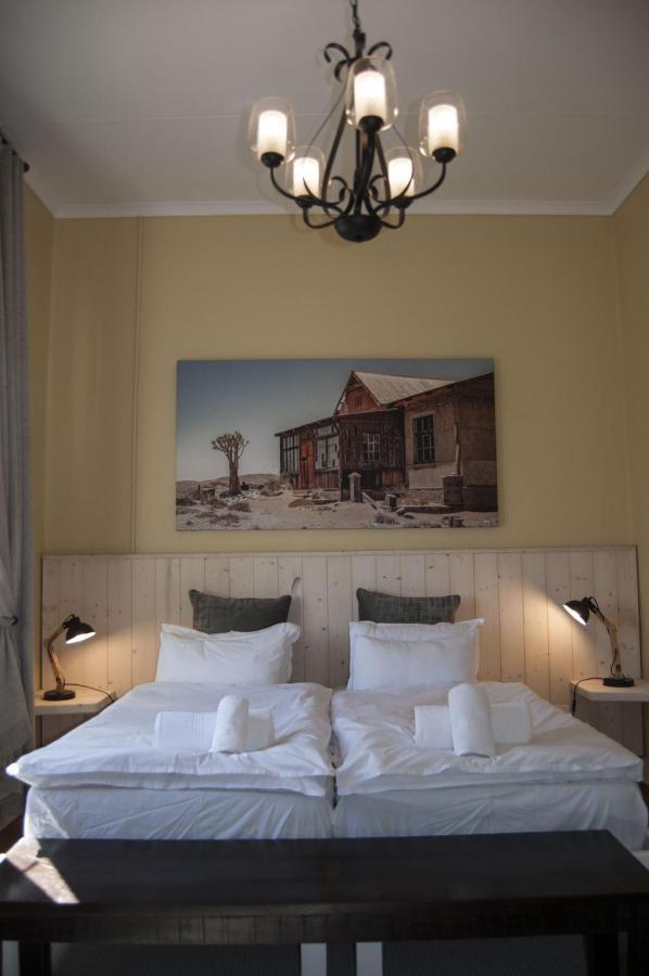 Alte Villa Boutique Hotel Lüderitz Buitenkant foto