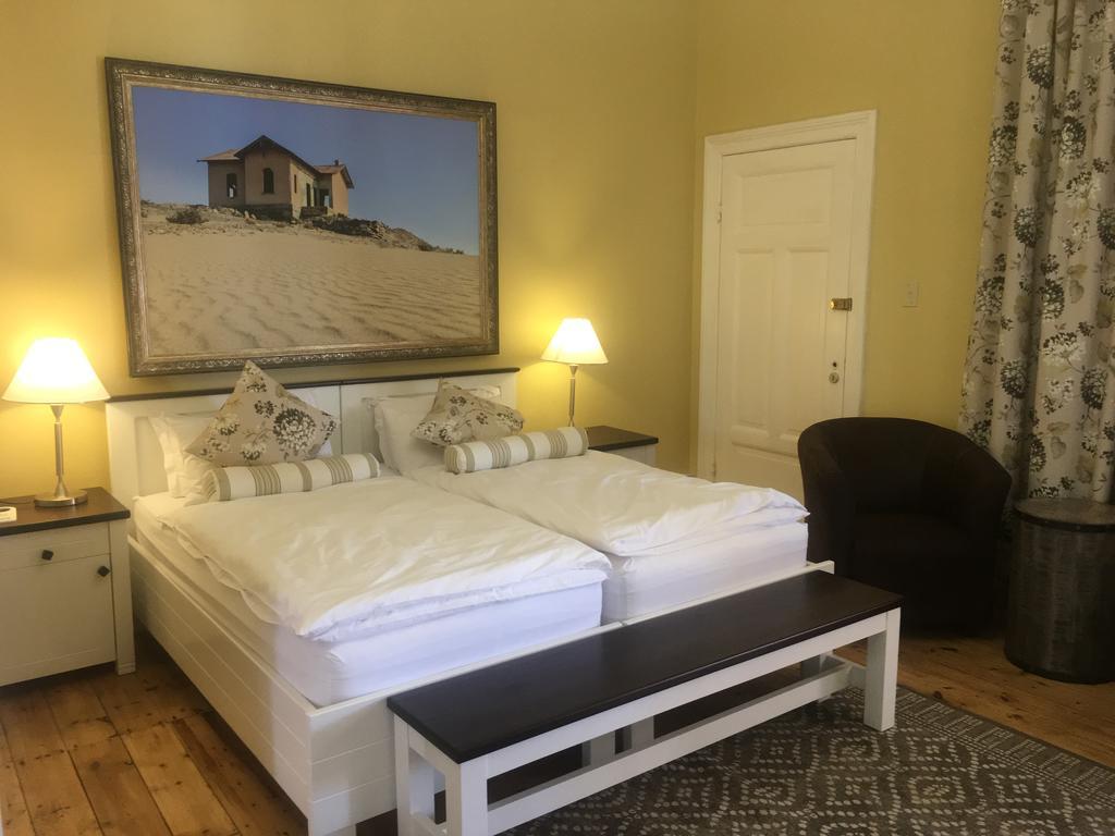 Alte Villa Boutique Hotel Lüderitz Buitenkant foto